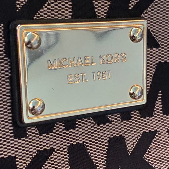 Authentic Michael Kors tote and clutch wallet mini purse black and tan - Picture 13 of 17